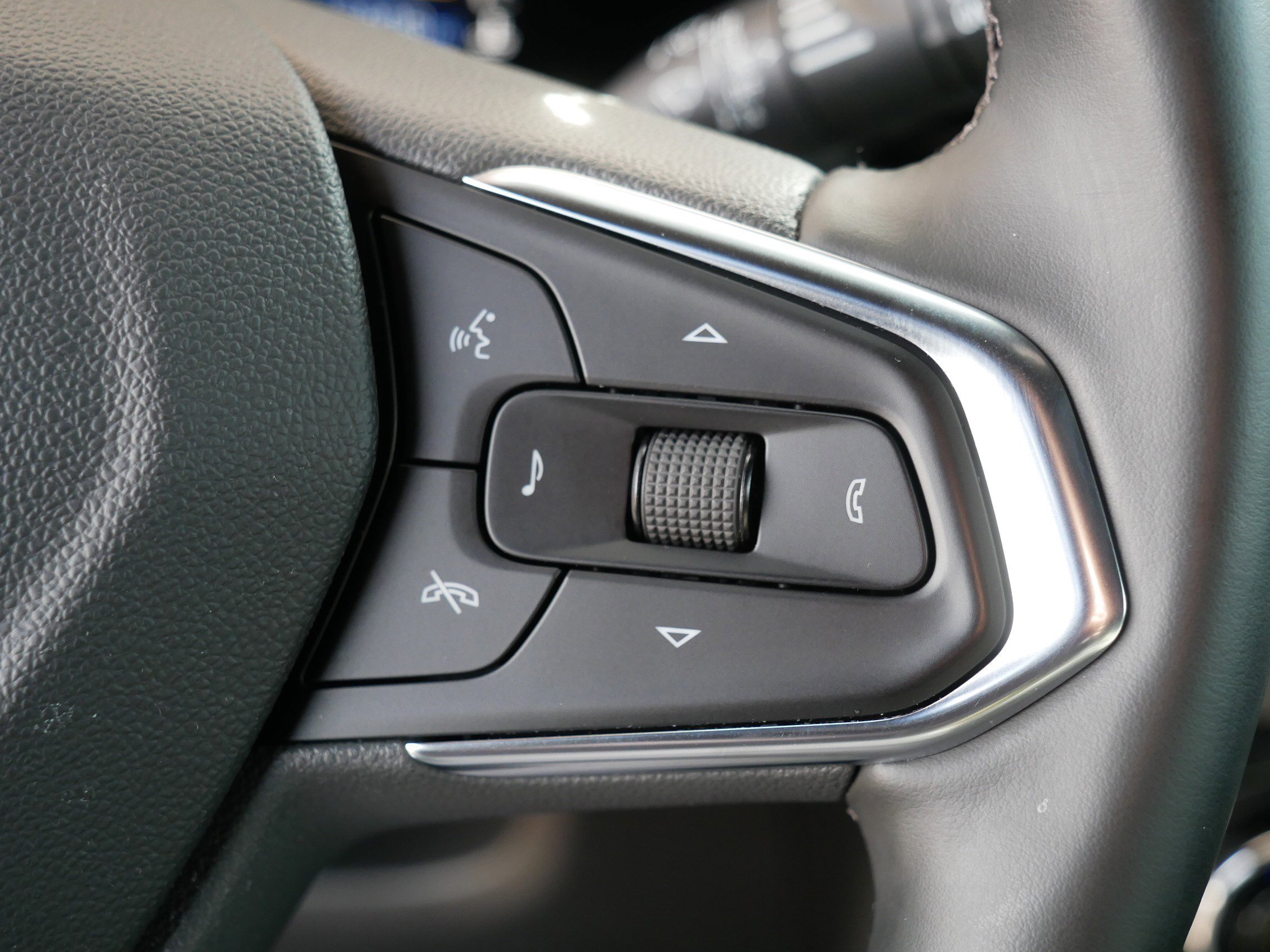 Used 2025 Chevrolet TrailBlazer ACTIV w/ Convenience Package AWD/4WD image 29