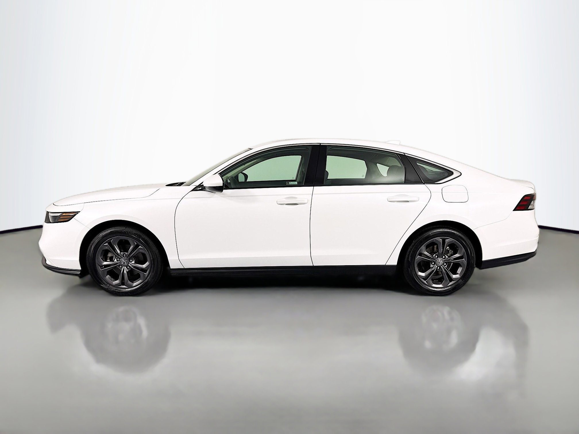 Certified 2023 Honda Accord EX image 8