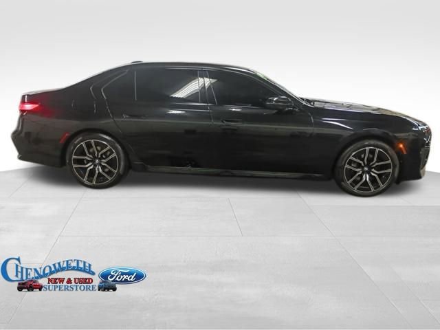Used 2023 BMW 740i w/ Parking Assistance Package image 4