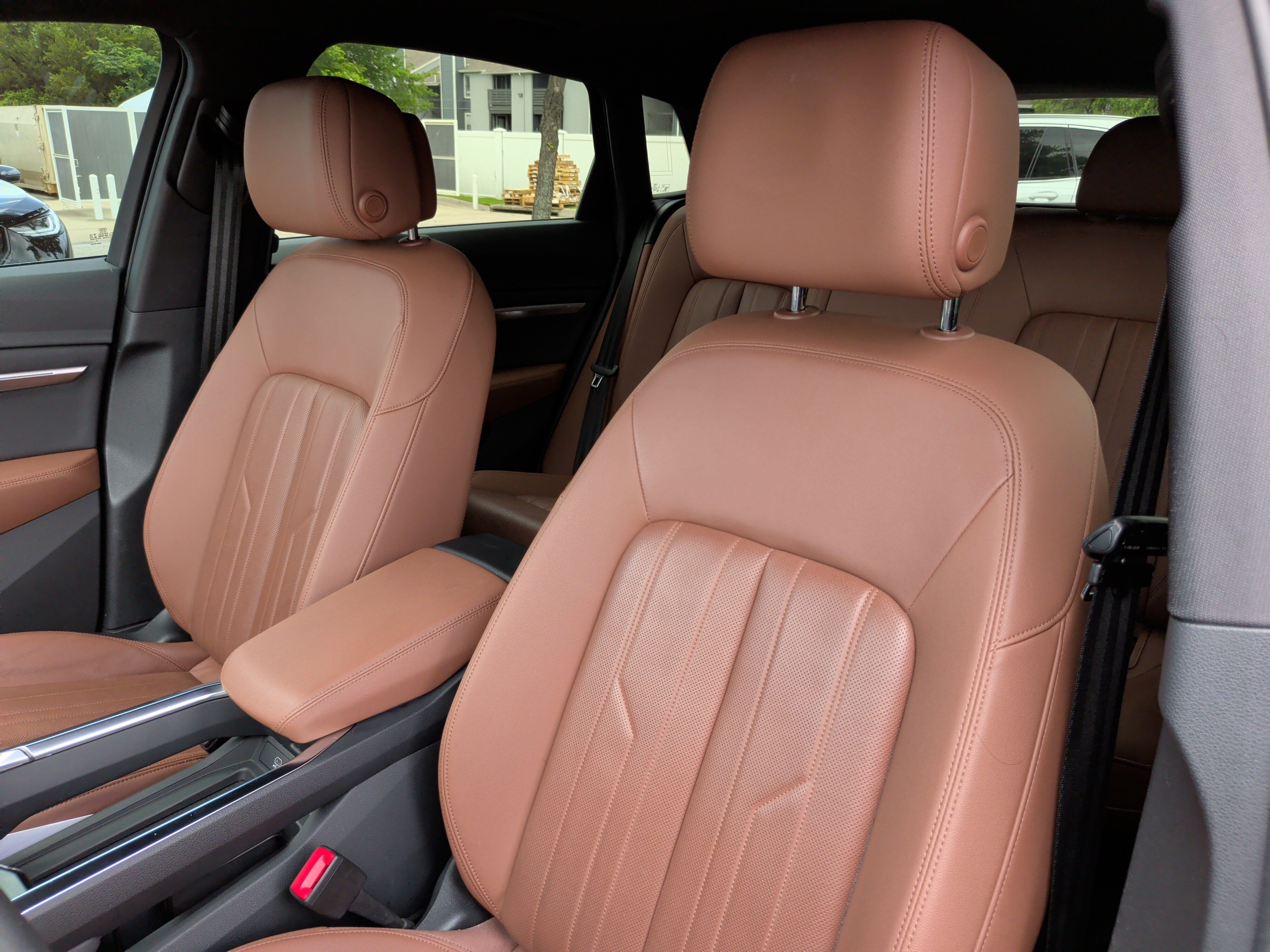 Used 2023 Audi e-tron Premium Plus w/ Premium Plus Package AWD/4WD image 27