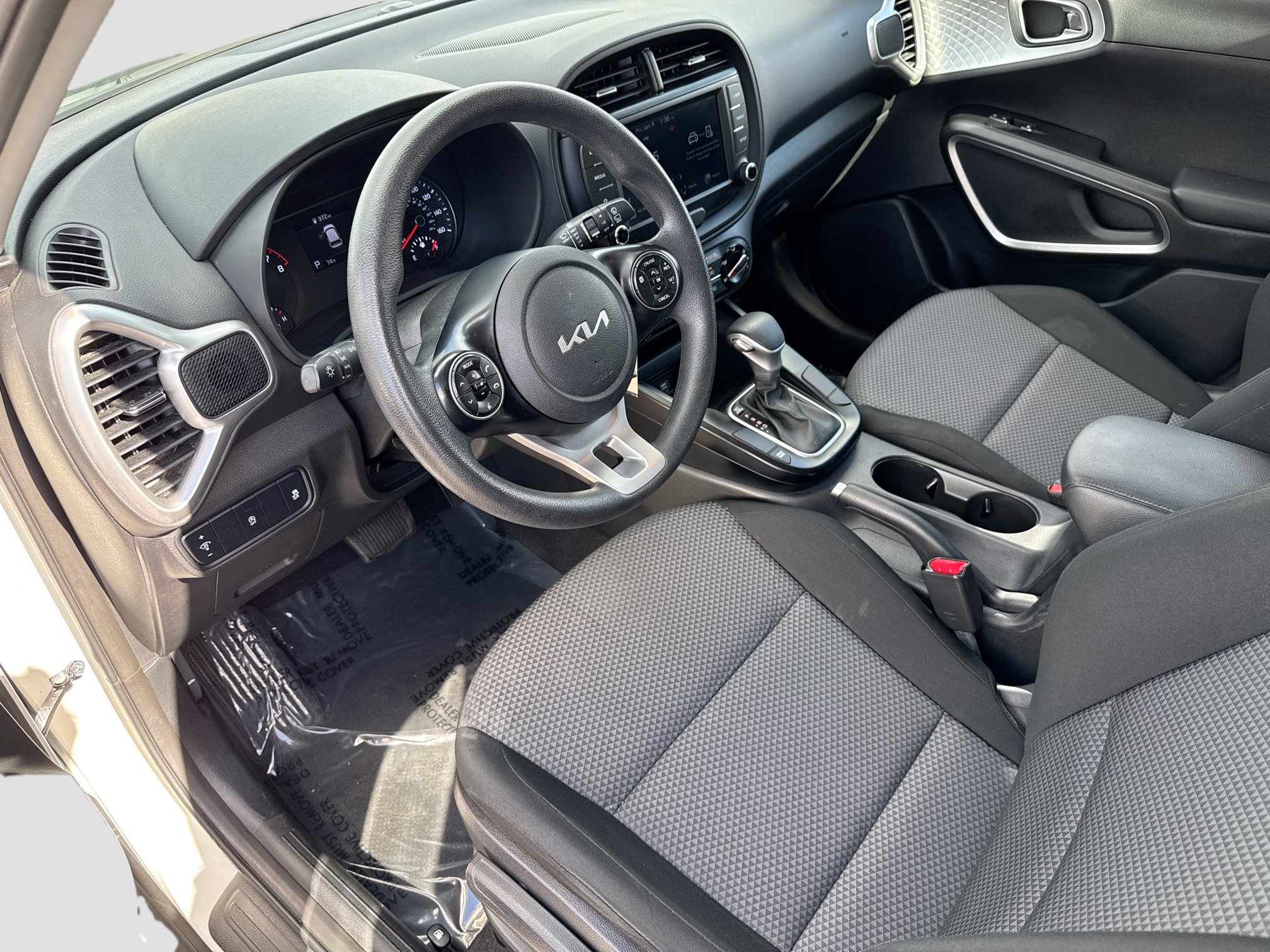 Used 2022 Kia Soul LX image 24