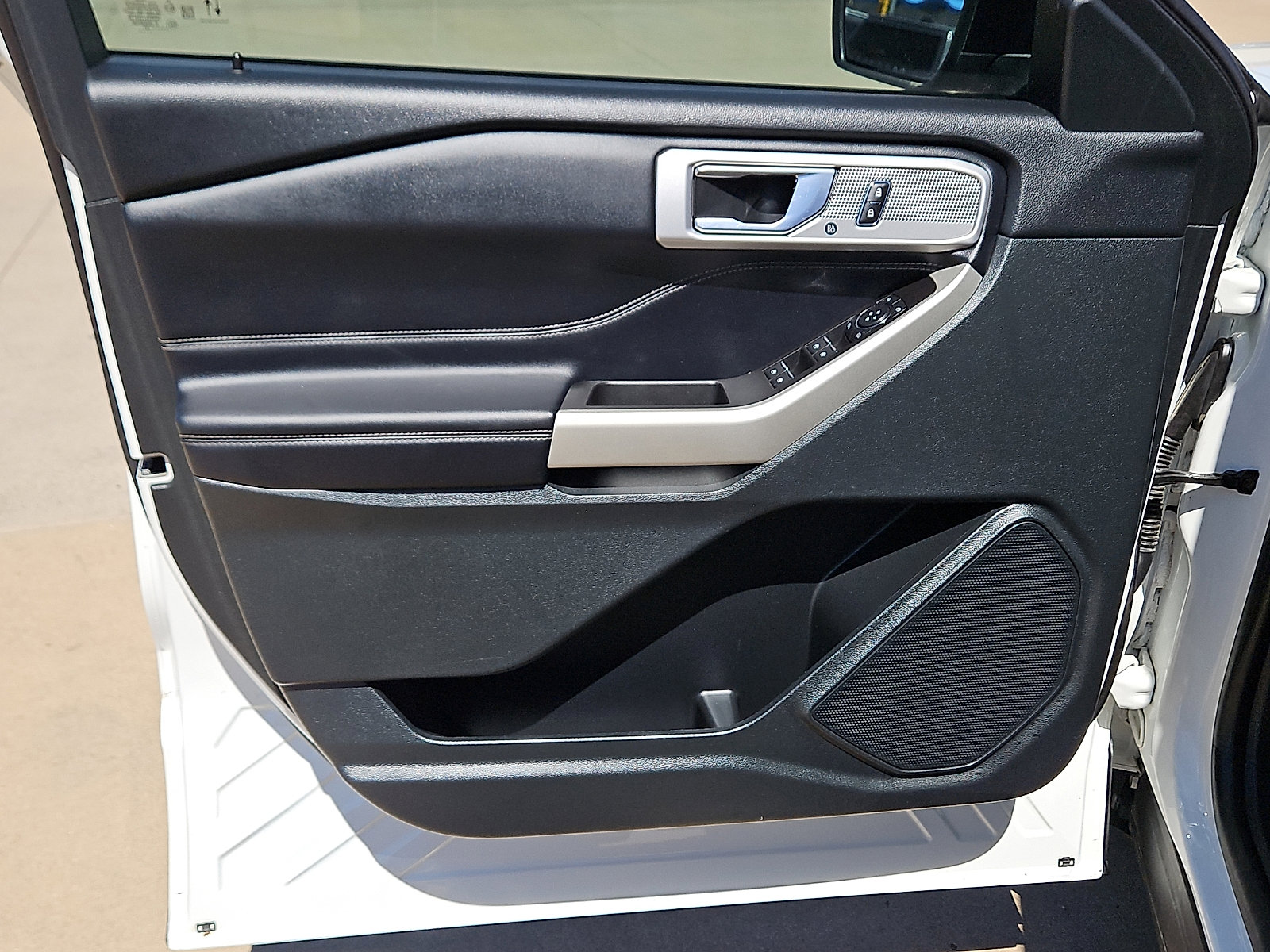 Used 2021 Ford Explorer Limited image 14