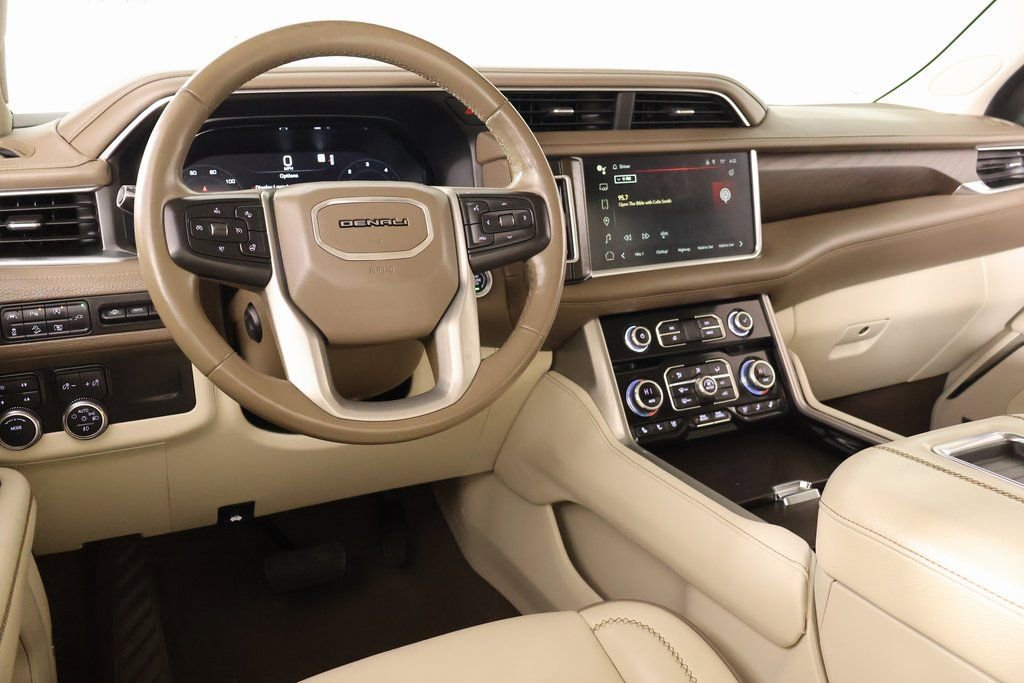Used 2022 GMC Yukon XL Denali image 2