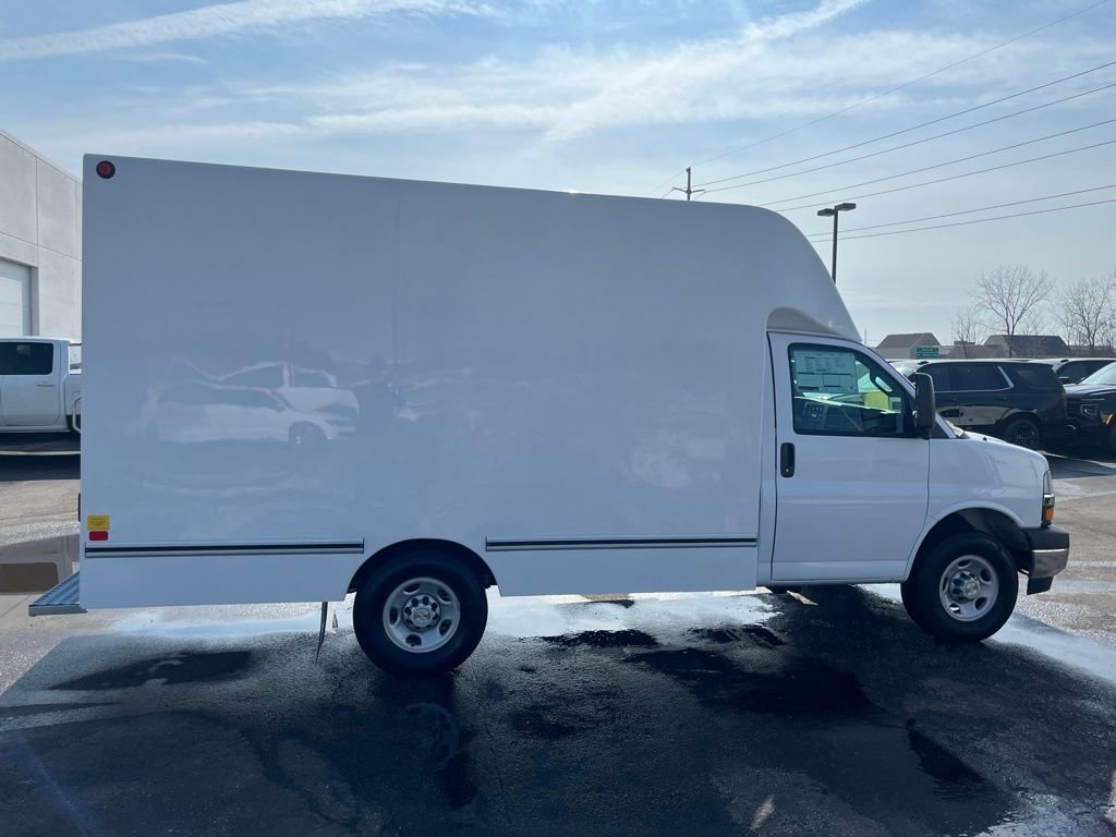 New 2026 Chevrolet Express 3500 w/ Power Convenience Package image 8