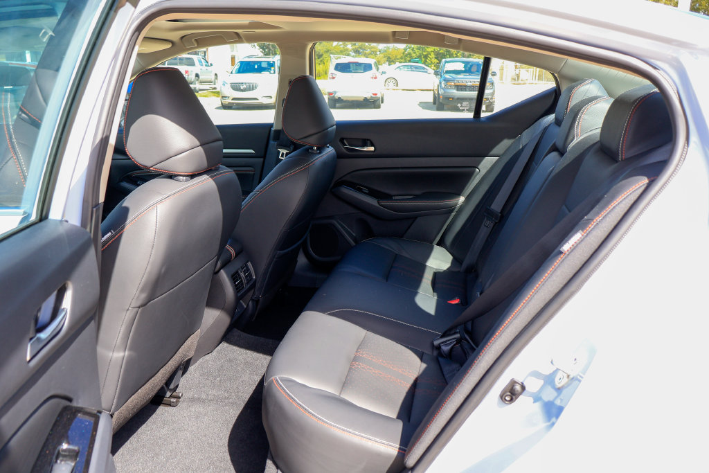 Used 2023 Nissan Altima 2.0 SR FWD image 9