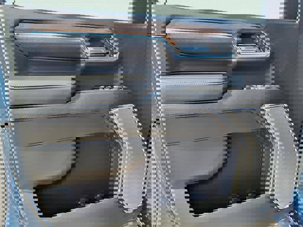 Used 2024 Chevrolet Silverado 2500 High Country w/ High Country Premium Package image 12