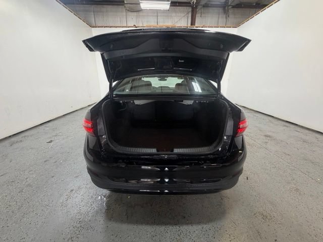 Used 2024 Volkswagen Jetta SE FWD image 8