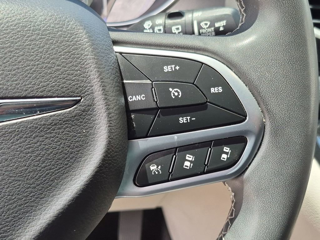 Certified 2023 Chrysler Pacifica Touring-L FWD image 18