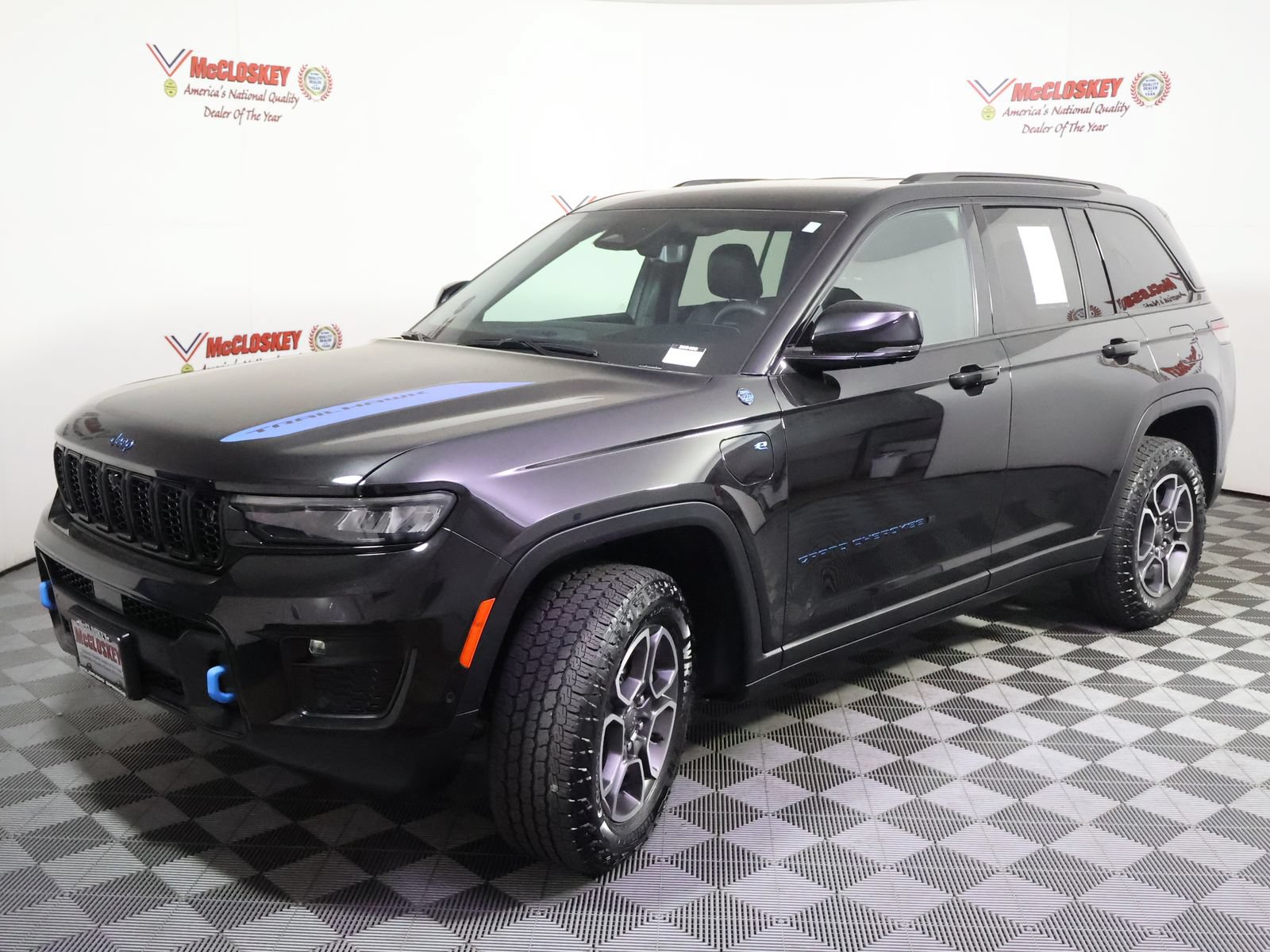 Used 2024 Jeep Grand Cherokee Trailhawk w/ Advanced Protech Group II AWD/4WD image 16