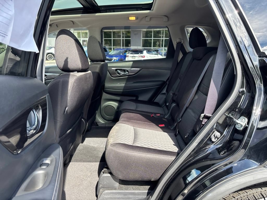 Used 2018 Nissan Rogue SV w/ Sun & Sound Touring Package AWD/4WD image 15