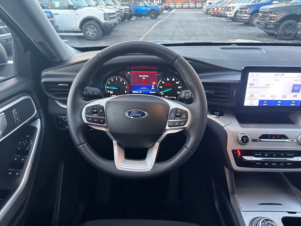 Used 2023 Ford Explorer XLT image 21