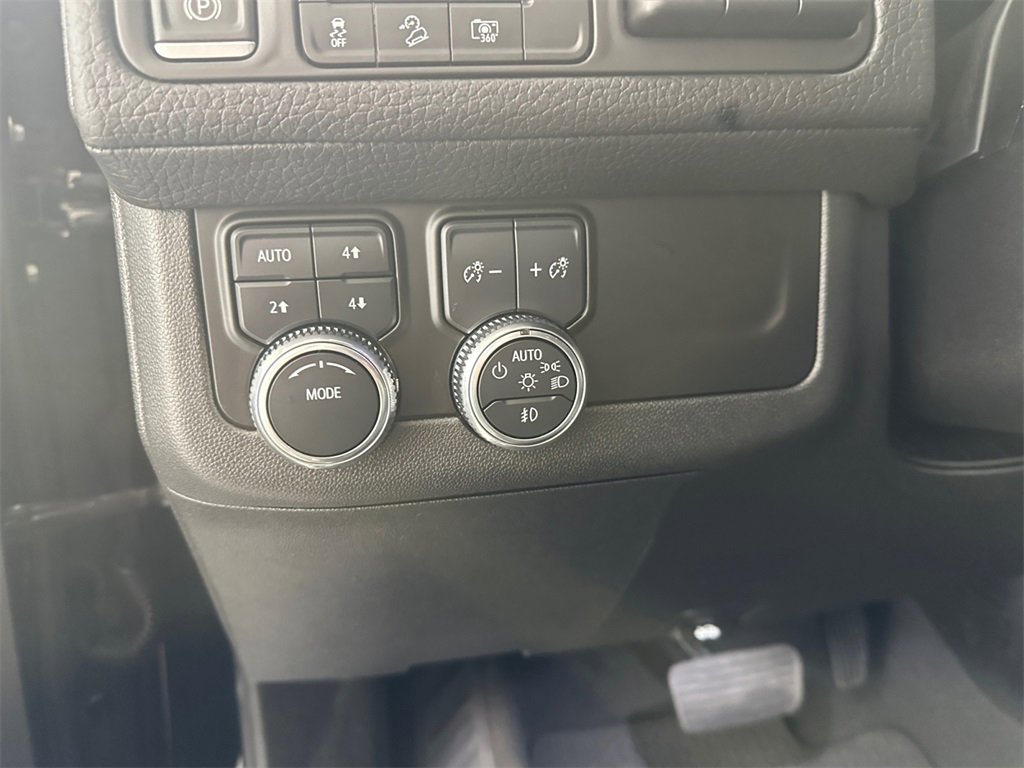Used 2024 GMC Yukon Denali image 18