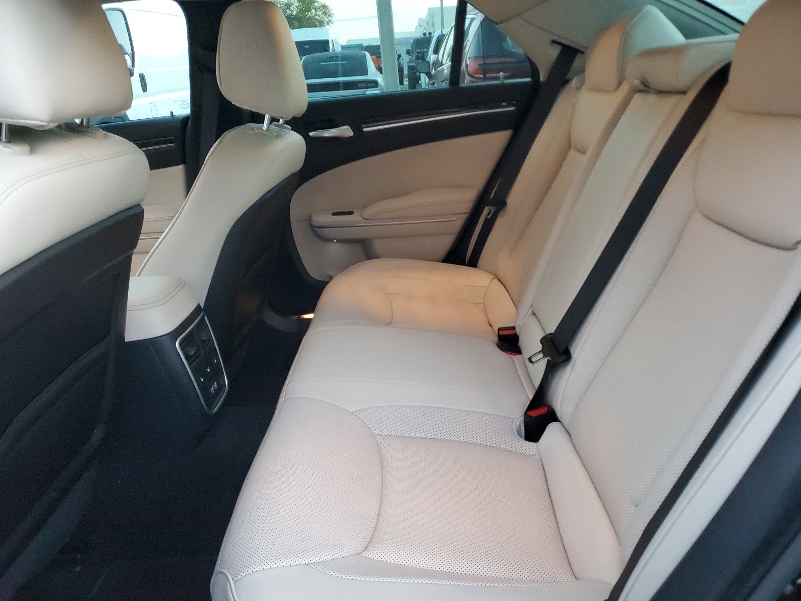 Certified 2023 Chrysler 300 Touring L w/ Popular Equipment Group image 9