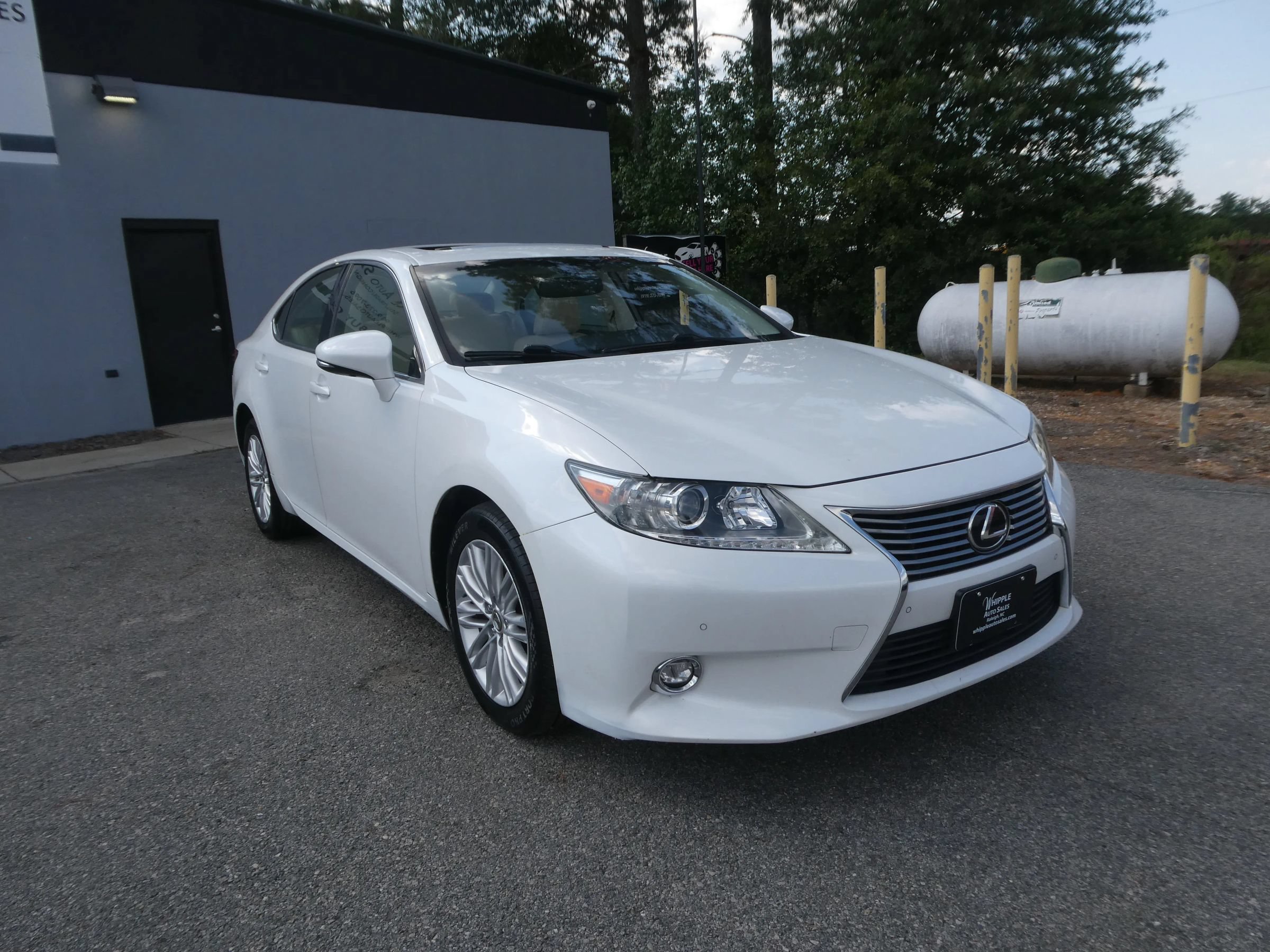 Used 2014 Lexus ES 350 w/ Luxury Package FWD image 3
