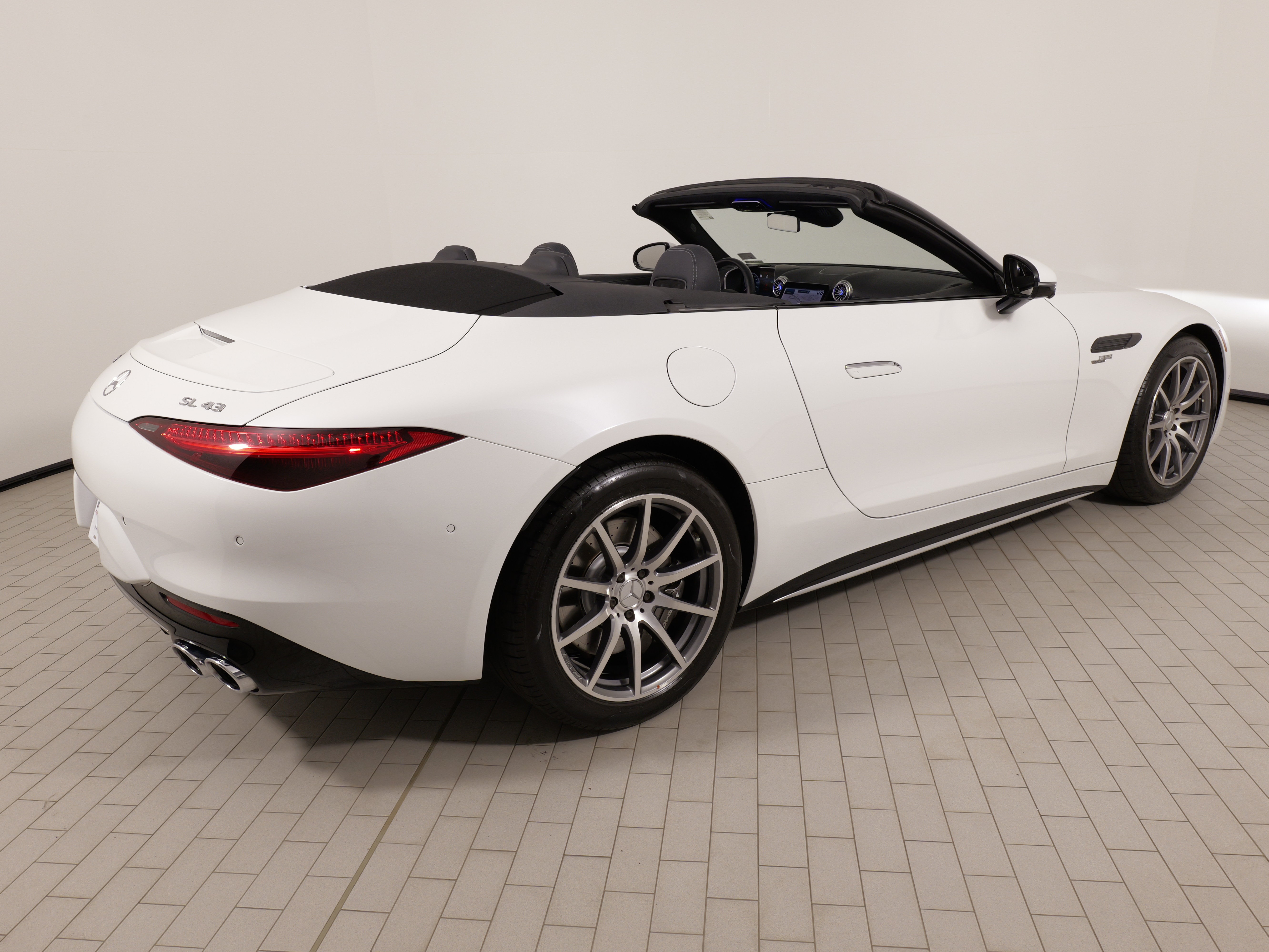 Used 2023 Mercedes-Benz SL 43 AMG image 14