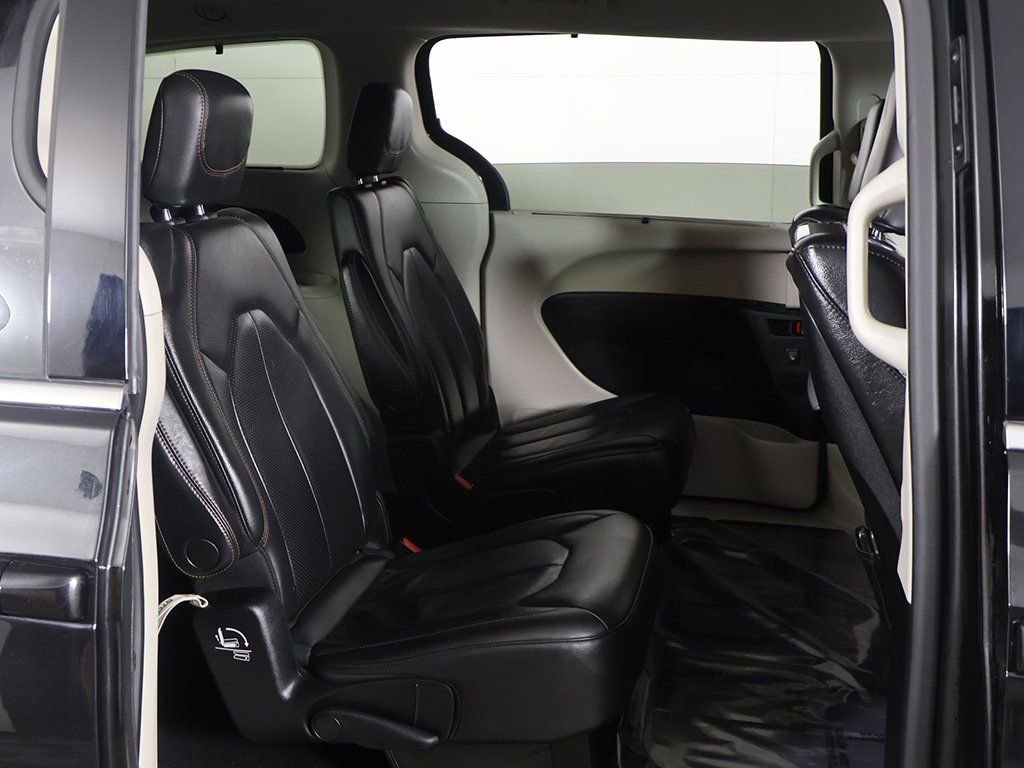 Used 2020 Chrysler Pacifica Touring-L Plus image 27