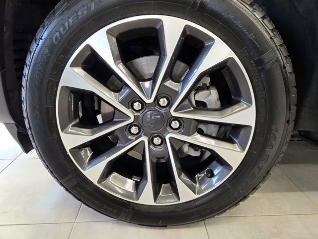 Used 2022 Jeep Grand Cherokee Overland w/ Luxury Tech Group IV image 3