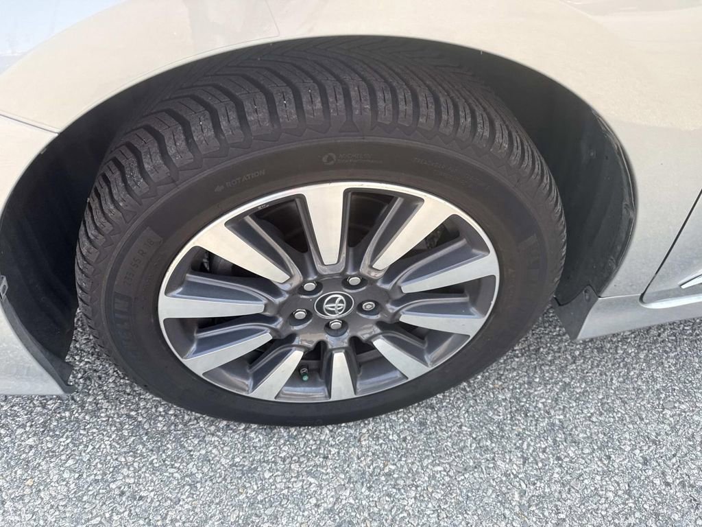 Certified 2019 Toyota Sienna Limited Premium image 11