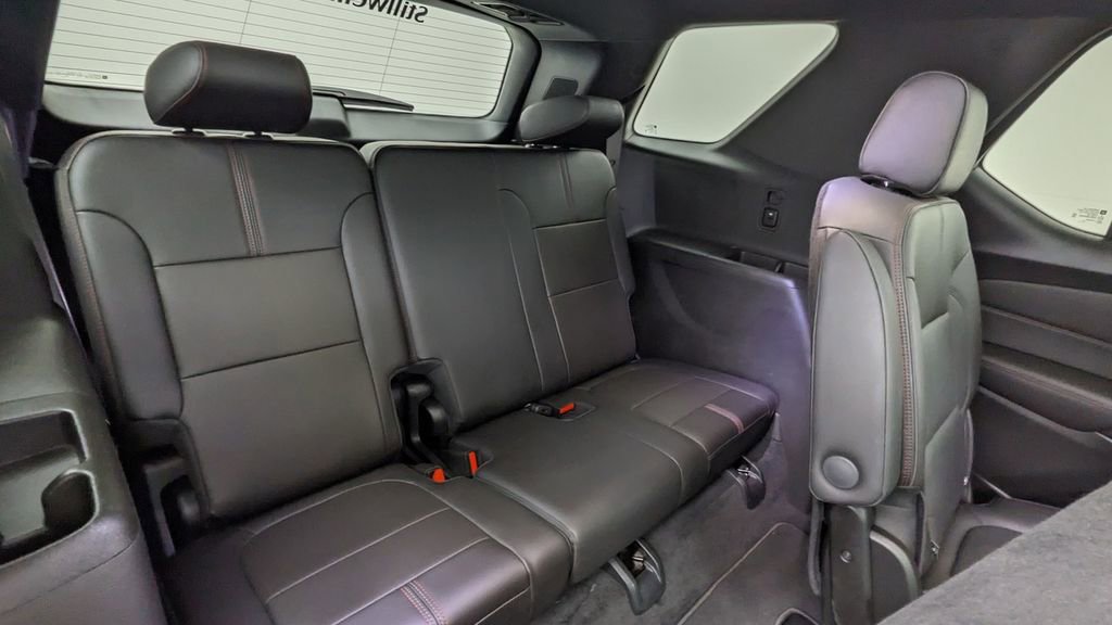 Used 2023 Chevrolet Traverse RS AWD/4WD image 38