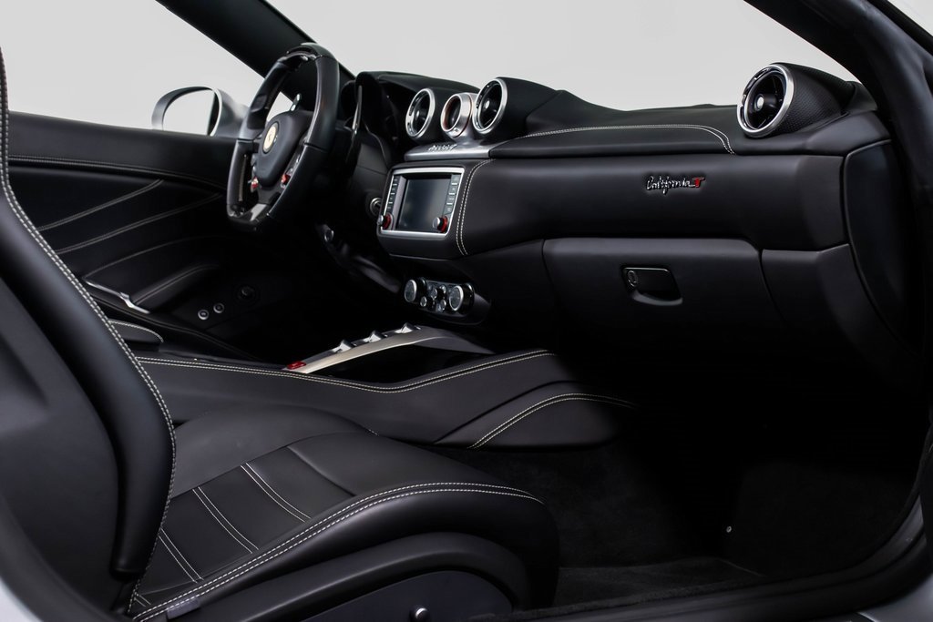 Used 2016 Ferrari California T image 49