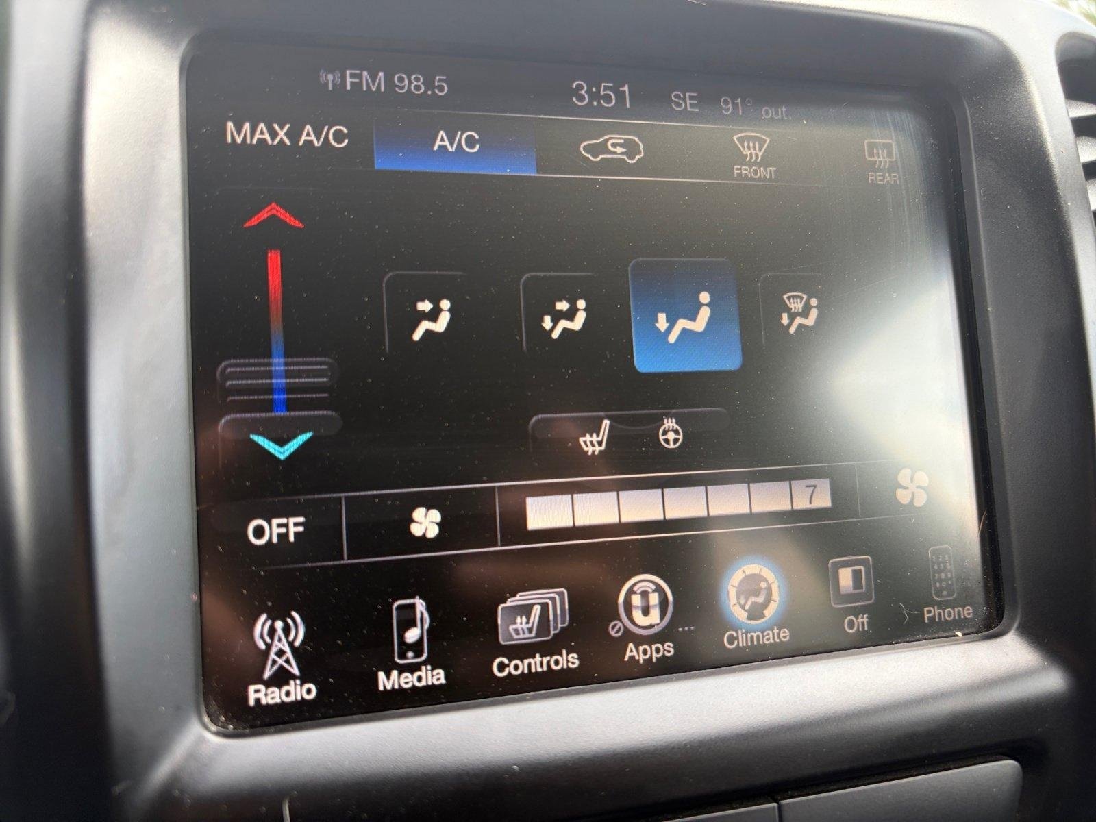 Used 2018 Jeep Cherokee Latitude Plus w/ Cold Weather Group AWD/4WD image 24