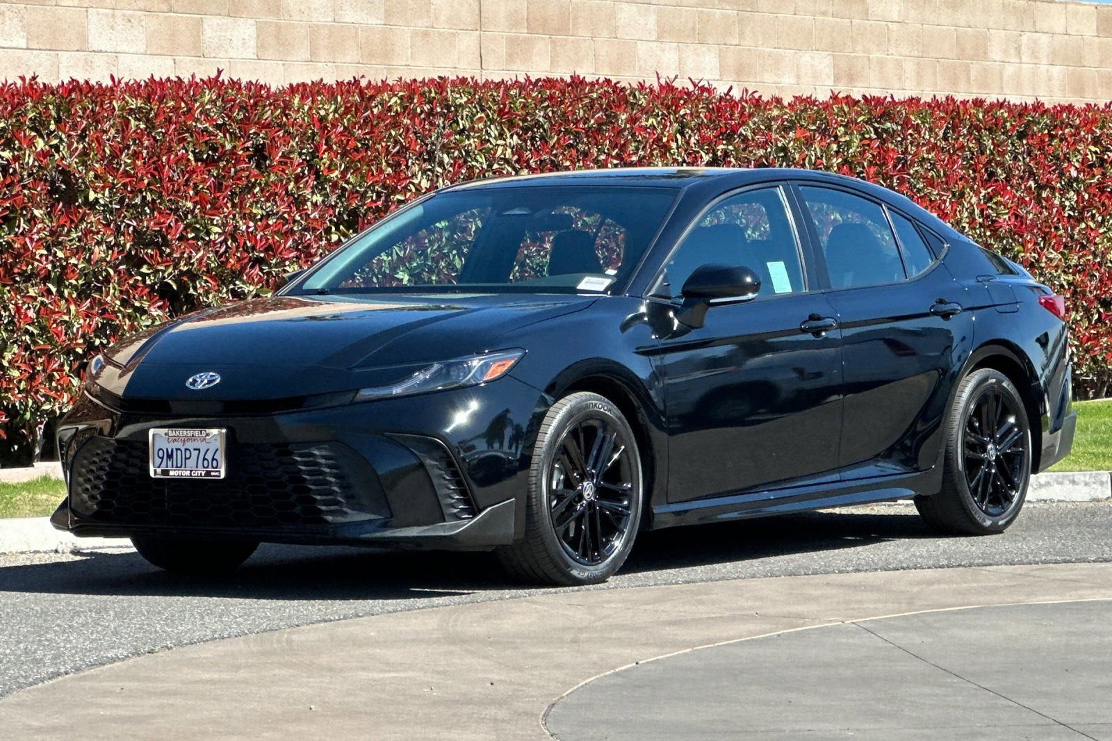 Used 2025 Toyota Camry SE image 8