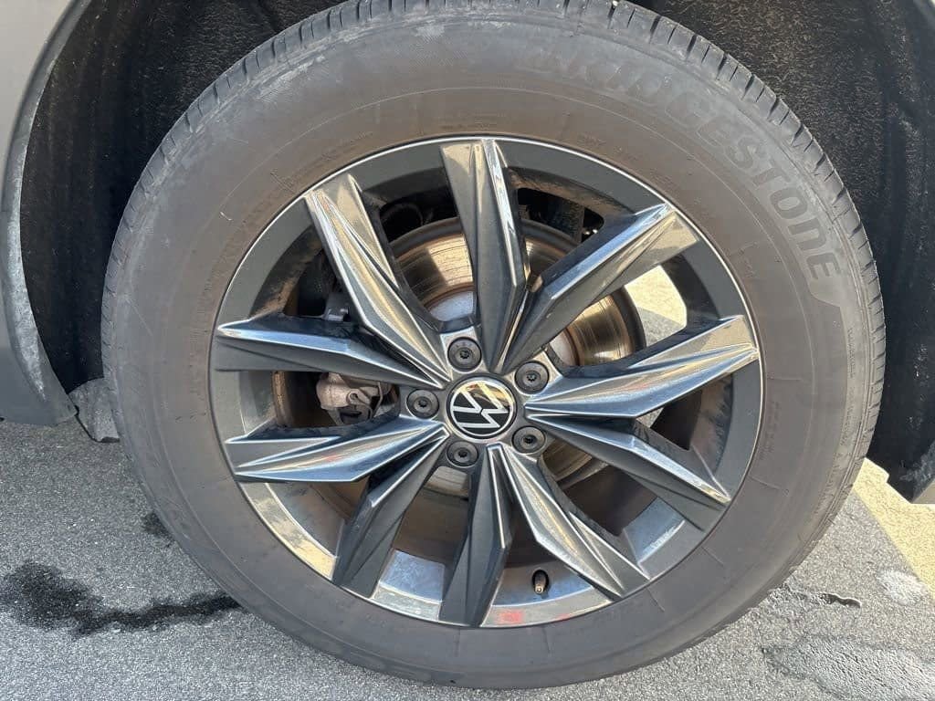 Used 2024 Volkswagen Tiguan SE image 15
