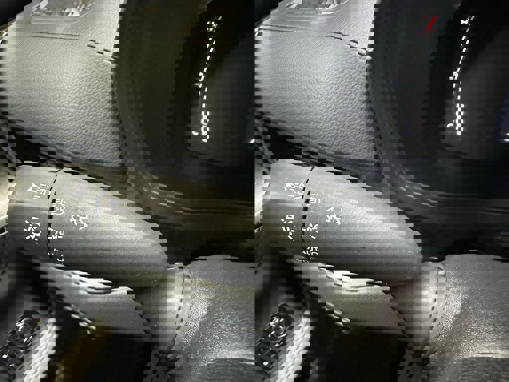 Used 2025 Toyota Grand Highlander AWD image 21