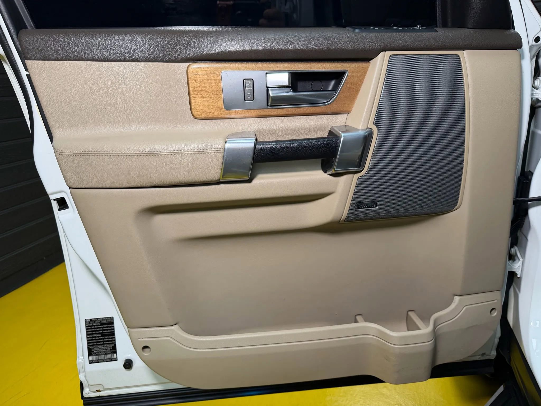 Used 2016 Land Rover LR4 HSE AWD/4WD image 20