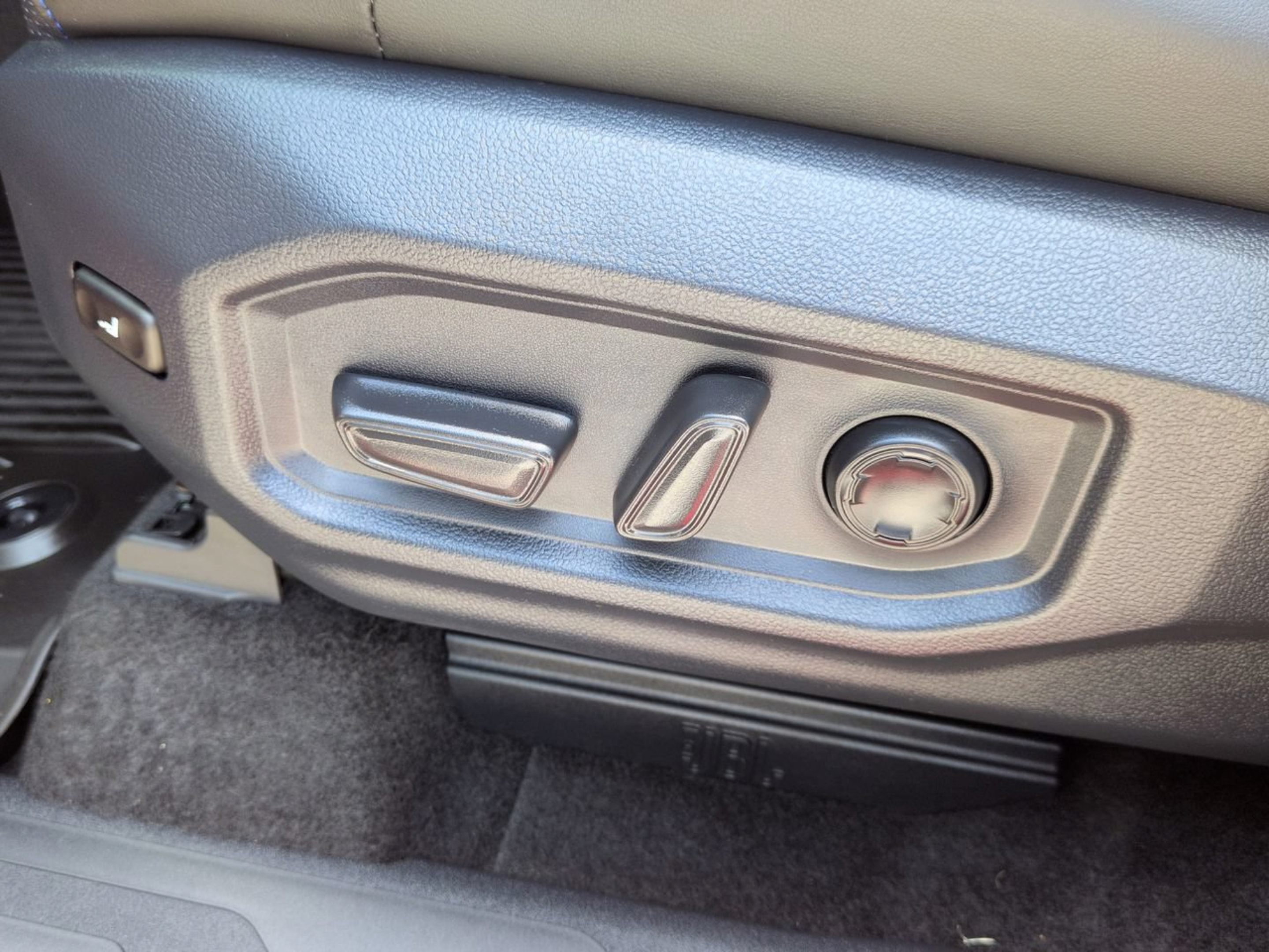 Used 2026 Toyota Sequoia Platinum AWD/4WD image 24
