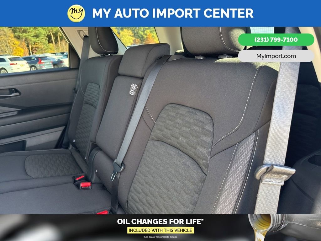 Used 2024 Nissan Pathfinder SV image 25