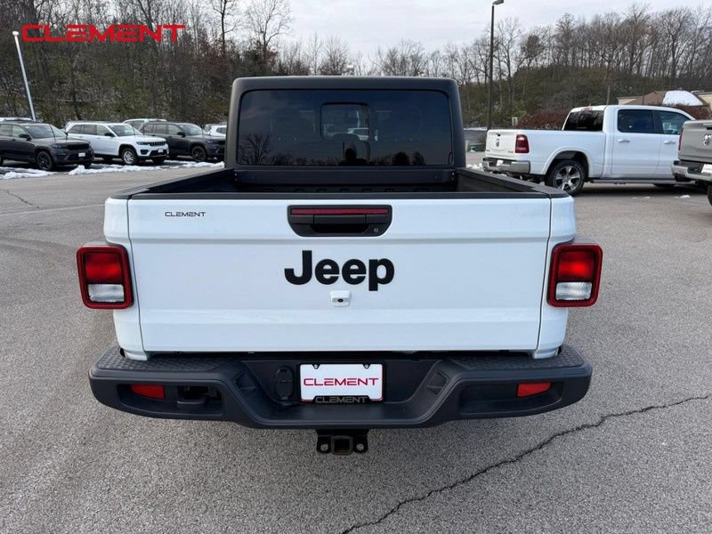 Used 2022 Jeep Gladiator Sport AWD/4WD image 6