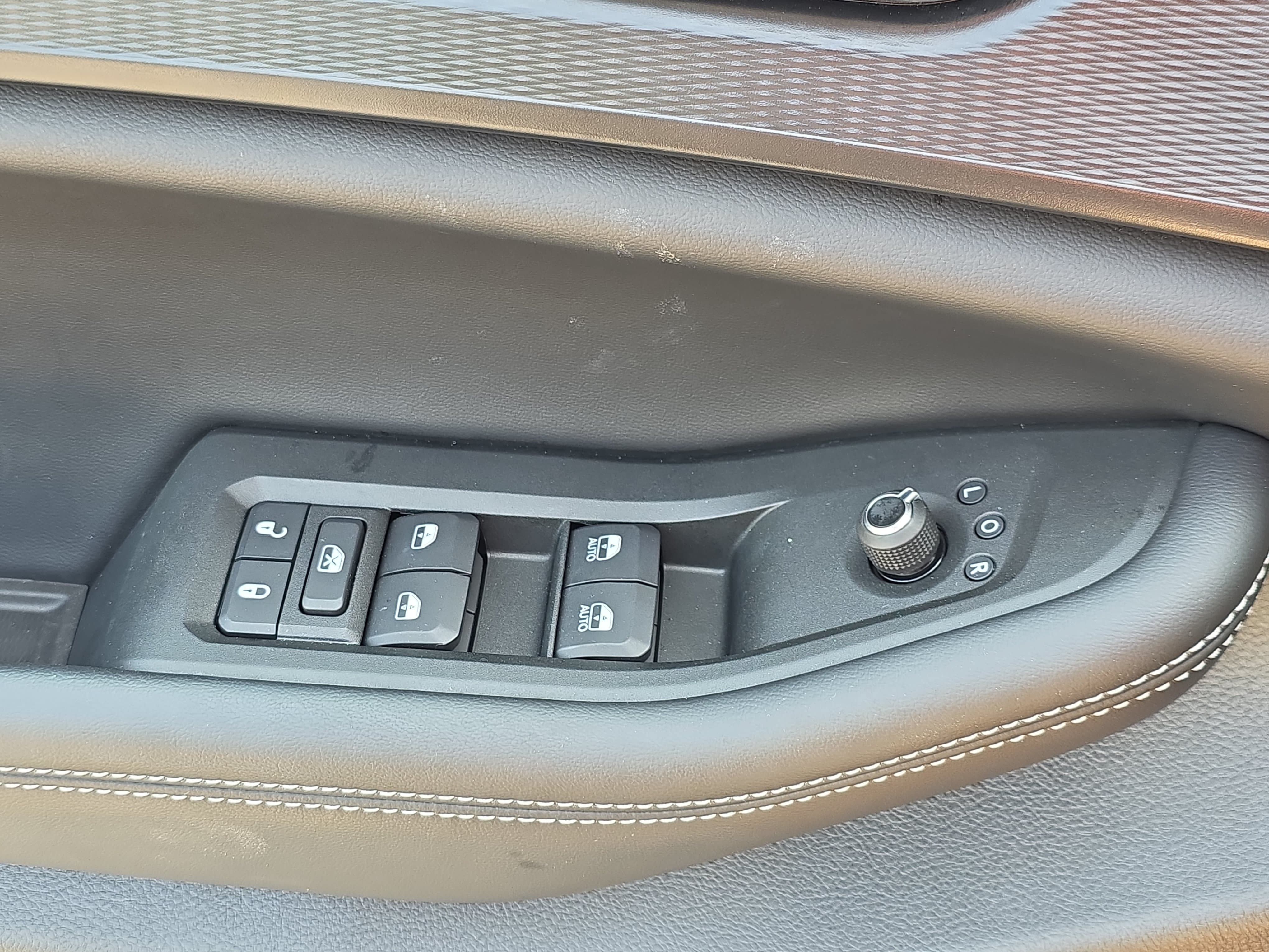 Certified 2025 Jeep Grand Cherokee L Laredo AWD/4WD image 26