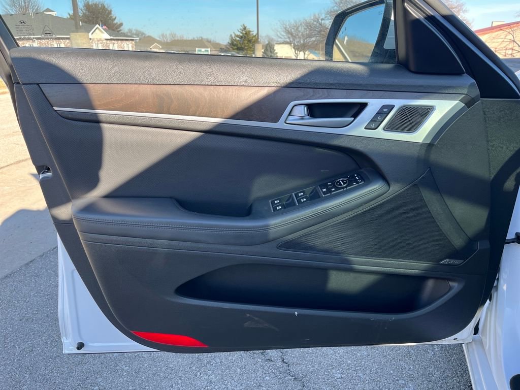 Used 2015 Hyundai Genesis 3.8 w/ Option Group 02 image 27