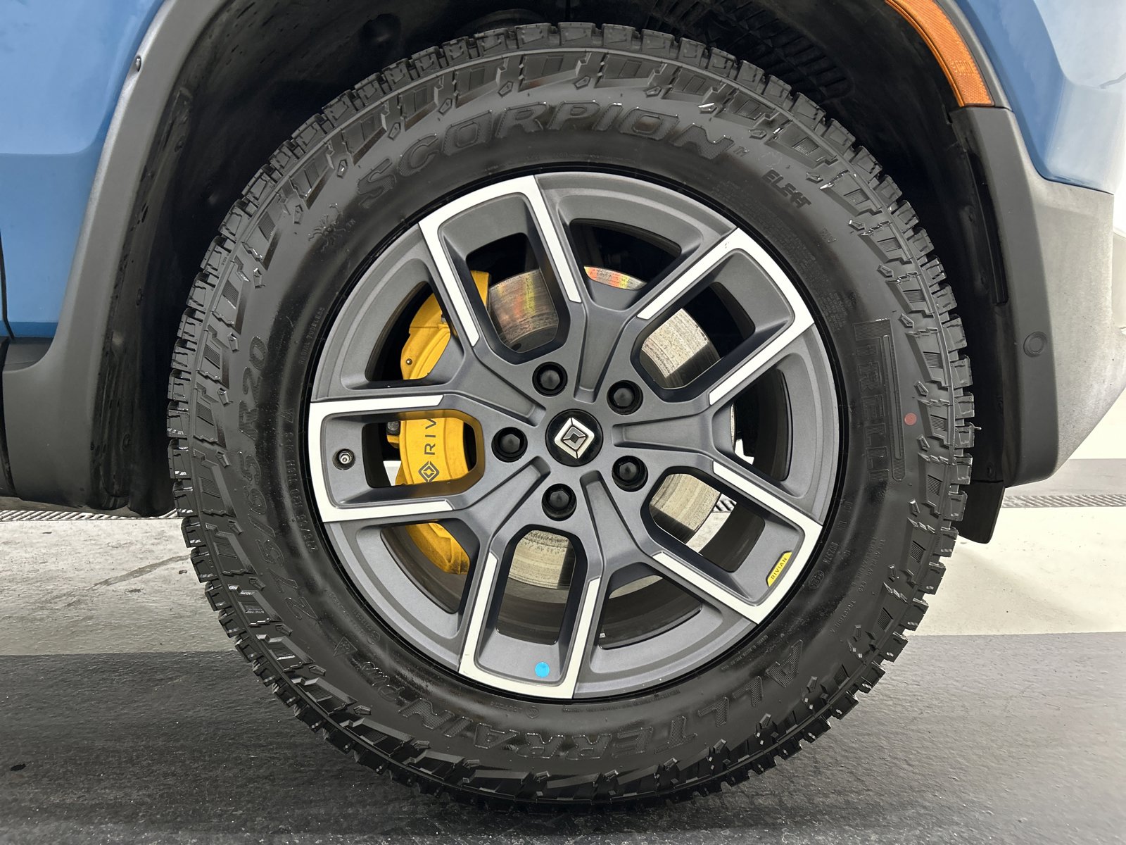 Used 2022 Rivian R1T Adventure image 11