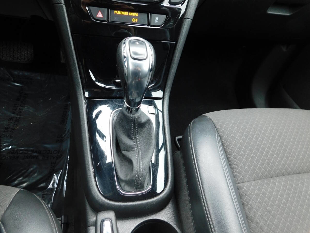 Used 2021 Buick Encore Preferred AWD/4WD image 17