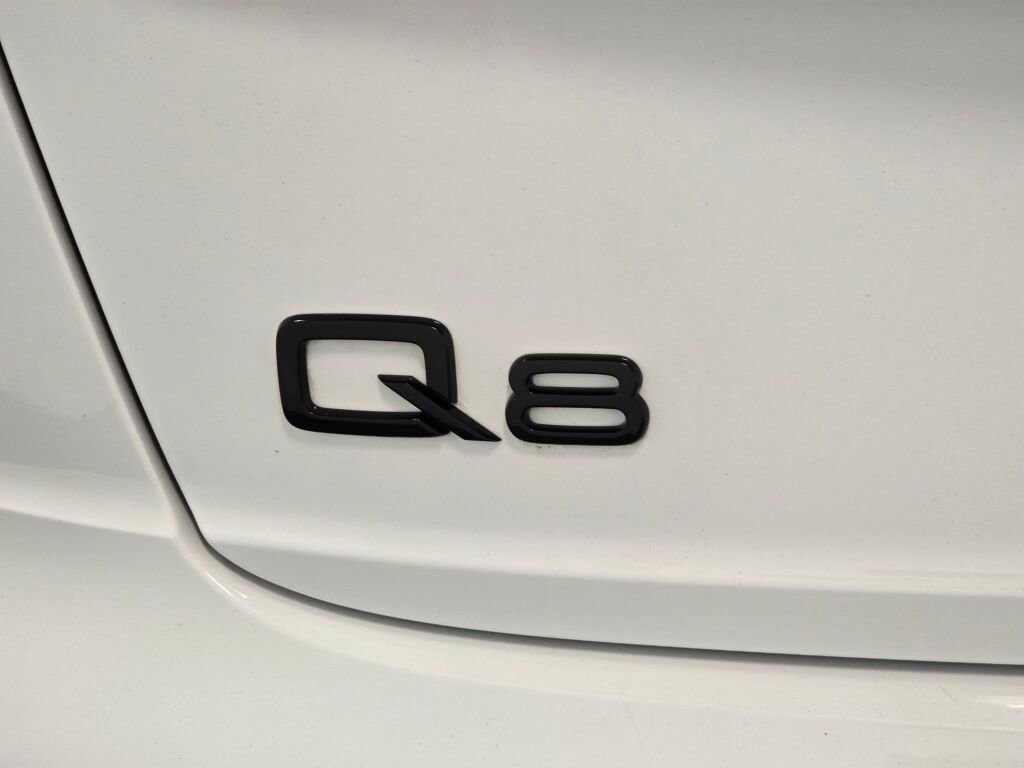 Used 2021 Audi Q8 Prestige w/ Prestige Package image 33