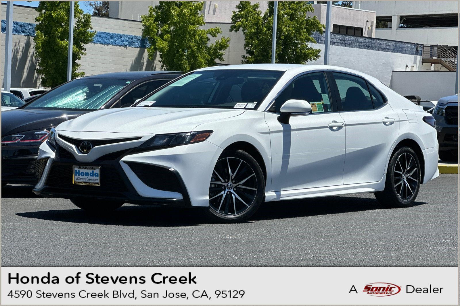 Used 2023 Toyota Camry SE FWD image 1
