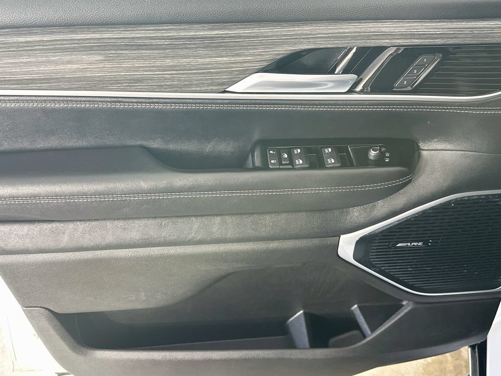 Used 2024 Jeep Wagoneer L Series II w/ Flexible Seating Group RWD image 24