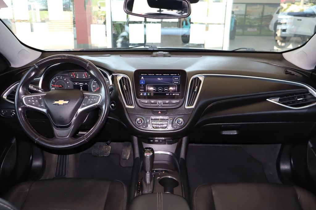 Used 2019 Chevrolet Malibu LT w/ Leather Package FWD image 32