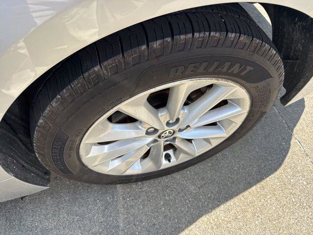 Certified 2021 Toyota Corolla LE w/ LE Convenience Package FWD image 3