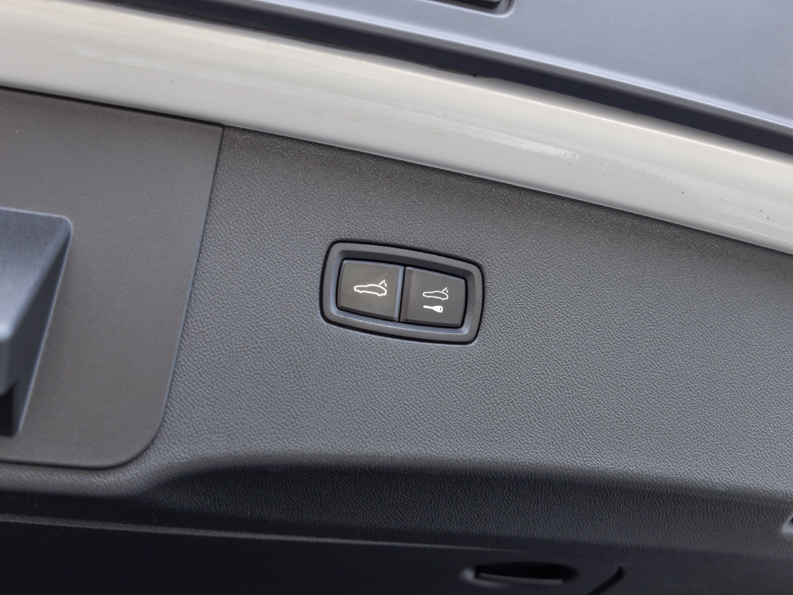 Certified 2022 Porsche Cayenne Platinum Edition AWD/4WD image 58