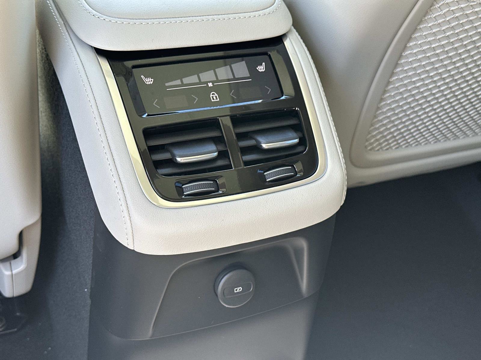 New 2026 Volvo XC90 T8 Ultra w/ Protection Package Premier image 10