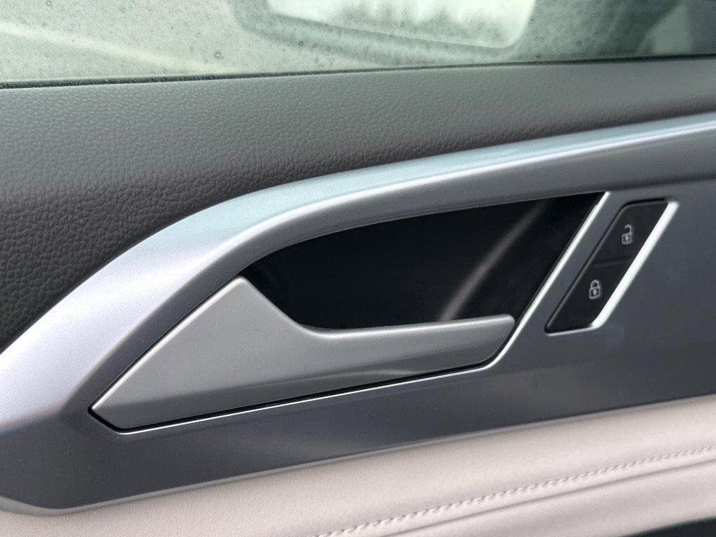 Used 2025 Volkswagen Taos SE image 20