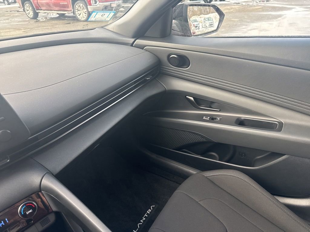 Certified 2025 Hyundai Elantra Sport image 34