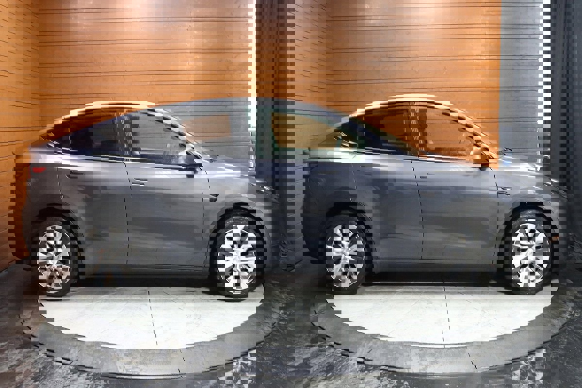 Used 2023 Tesla Model Y Long Range image 13