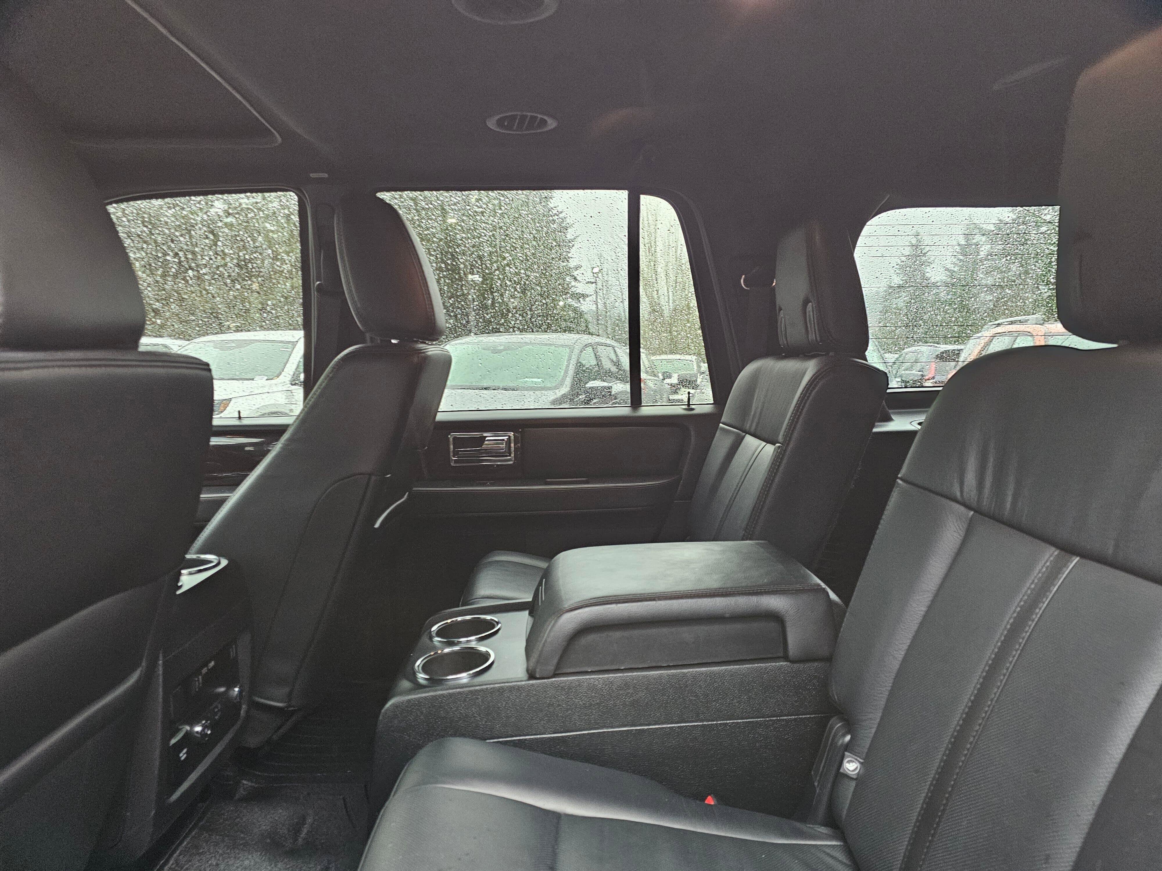 Used 2016 Lincoln Navigator L Reserve image 17