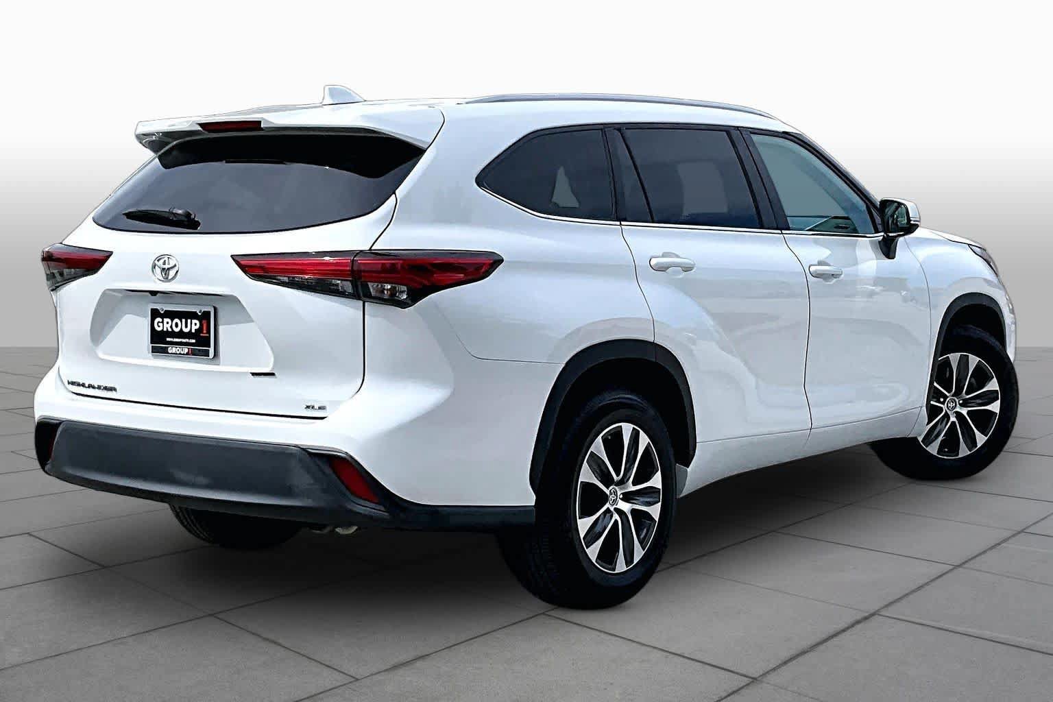 Used 2023 Toyota Highlander XLE FWD image 13