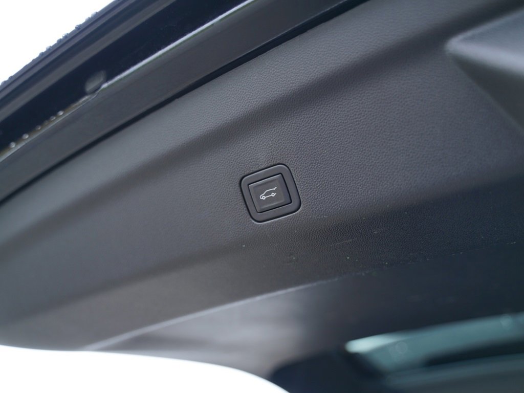 Used 2023 Chevrolet Tahoe LT w/ Luxury Package image 9