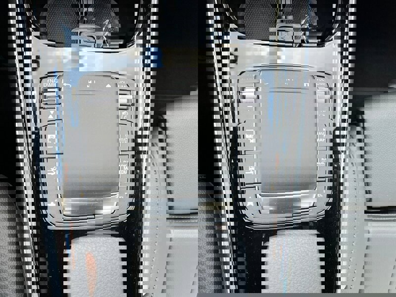 Used 2023 Mercedes-Benz EQB 300 4MATIC image 33